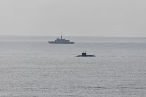 Російський підводний човен сплив біля узбережжя Франції