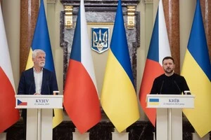 Зеленський обговорив з президентом Чехії нові ініціативи для захисту України