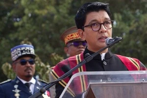 Президент Мадагаскару втік з країни через тривалі протести