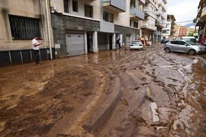 Каталонія постраждала від повеней: десятки людей заблоковані в автомобілях