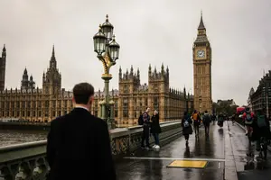 Шпигуни з РФ, Китаю та Ірану націлилися на британських політиків: МІ5 б’є на сполох