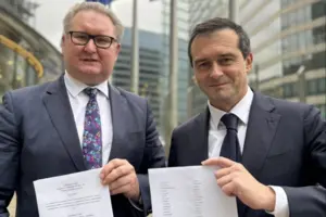 За словами Тараса Качки (ліворуч), рішення набуде чинності через 15 днів