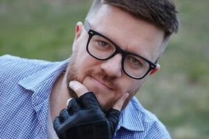 «Мені лежати й помирати, чи як?» Чоловік з інвалідністю розповів, чому не може отримати закордонний паспорт