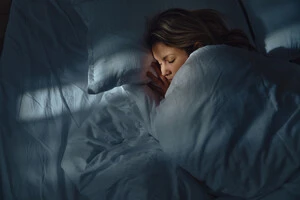 Молодь США масово вдається до алкоголю та канабісу через проблеми зі сном