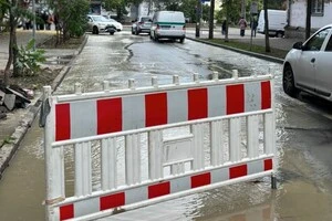 Прорив трубопроводу у Печерському районі: ускладнено рух двома вулицями 