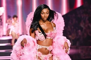 Різ взяла участь у показі популярного бренду Victoria's Secret, який пройшов у ніч на 16 жовтня