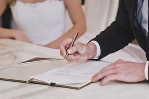 Демограф з’ясував, кого обирають українці для шлюбу в Польщі