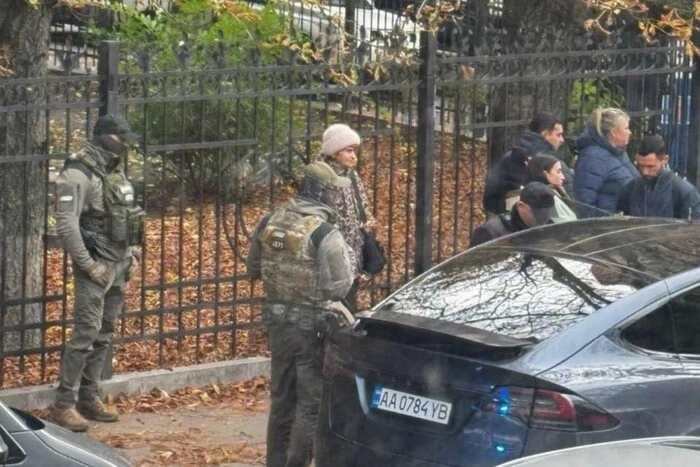 Біля Офісу генпрокурора в Києві відбувається затримання, район перекрито