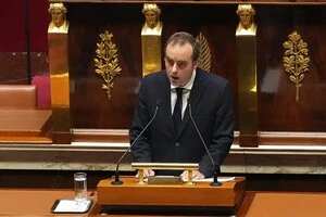 Новий уряд Франції вдруге витримав вотум недовіри