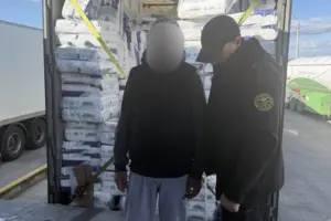 Іноземець намагався потрапити в Україну, сховавшись у вантажівці з підгузками