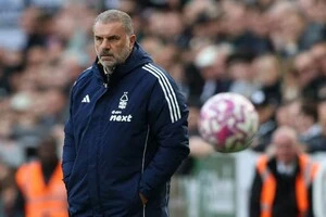 Пропрацював менше двох місяців: клуб Зінченка знову лишився без тренера