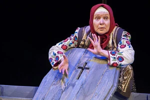 Лариса Кадирова у виставі «Не плачте за мною ніколи»