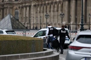 Відео пограбування Лувру з'явилося у мережі: що придумали злодії