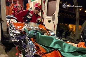 У Дніпрі врятували 17-річну дівчину, яка стрибнула з Амурського мосту