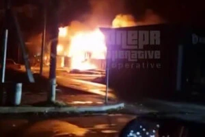 На Дніпропетровщині розгорілась сильна пожежа після обстрілу