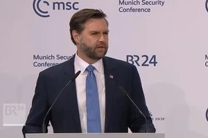 Осколки снаряда пошкодили мотоцикл із кортежу охорони віцепрезидента та автомобіль дорожнього патруля