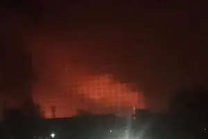 У Самарській області розгорілась пожежа на НПЗ через атаку дронів