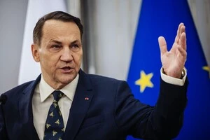 Сікорський заявив, що Польща не може гарантувати безпечний проліт борту Путіна над своєю територією