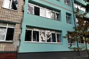 Ворожі удари пошкодили школи та садки у Києві