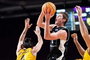 Ростислав Новицький відіграв 33 хвилини, набрав 16 очок