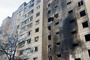 Постраждалі квартири та автівки після нічного влучання «шахеда» на Троєщині