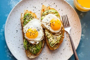 Пропуск сніданку підвищує ризик ожиріння та гіпертонії