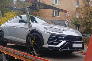 У відомстві показати фото, як саме припаркувався водій Lamborghini 