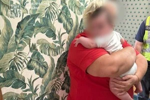 У Києві поліція завадила торгівлі дитиною: приватна клініка хотіла віддати немовля іноземцям 