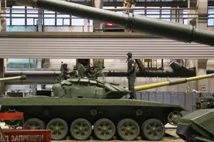 Галузі ВПК, які раніше тягнули економіку РФ вгору, цього разу потягли індекс обробних галузей вниз