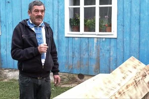 Буковинець змайстрував собі труну та 15 років зберігає її в гаражі 