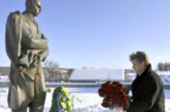 Позбавлення Бандери звання Героя України розкололо суспільство