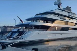 Стало відомо, чому досі не вдалося продати елітну яхту Медведчука 