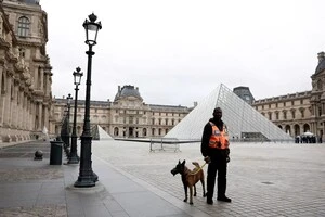 У Франції заарештовано двох підозрюваних у пограбуванні Лувру