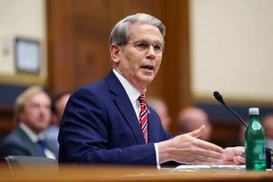 Очільник Мінфіну США назвав посланця Путіна пропагандистом