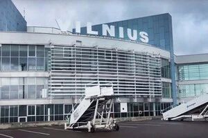 Робота Вільнюського аеропорту знову паралізована через невідомий об'єкт