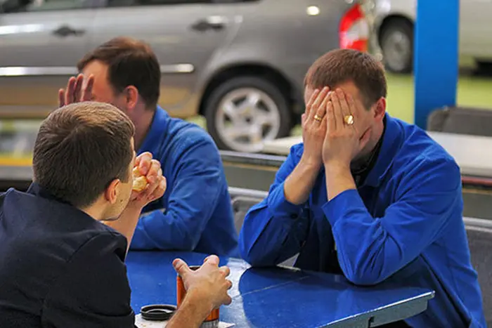 Найбільший російський автовиробник переводить робітників на підсобні роботи