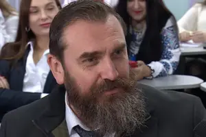 Лісовий взяв запасну ручку, щоб писати радіодиктант