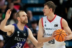 За 12 хвилин проти Більбао Пустовий (праворуч) набрав 9 очок, зібрав 2 підбирання, віддав 2 передачі