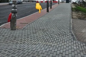 «Київавтодор» розкрив призначення червоної смуги на Дарницькому мосту