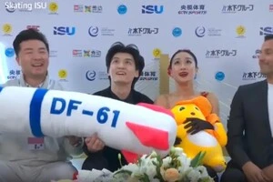 Міжнародний союз ковзанярів проведе розслідування через плюшеву ракету на гранпрі Китаю