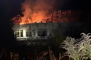 Ворог атакував базу відпочинку на Чернігівщині: постраждала жінка, сталася пожежа