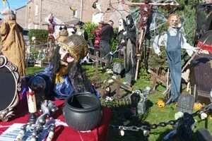 Родині загрожує виселення за декорування будинку до Геловіну