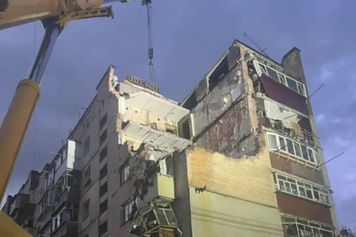 Вибух у багатоповерхівці Хмельницького: під завалами знайдено тіло жінки