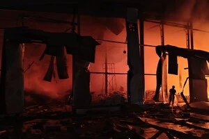 Окупанти атакували Чугуїв на Харківщині: виникла пожежа на підприємстві