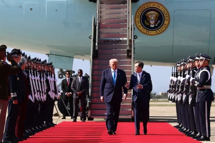 Трамп прибув до Південної Кореї для зустрічі з лідером Китаю