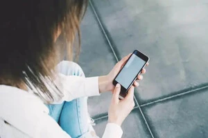 Потреба в грошах та психологічна вразливість може зробити підлітка піддатливими до онлайн-вербування