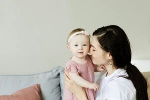 Нобелівська лауреатка пояснила причину глобального падіння народжуваності