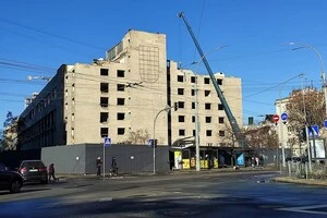 Будівля київського заводу «Арсенал» на початку листопада 2021 р.