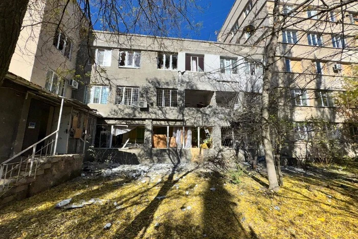 Зеленський: Росія вдарила по дитячій лікарні в Херсоні –  це свідомий удар саме по дітях