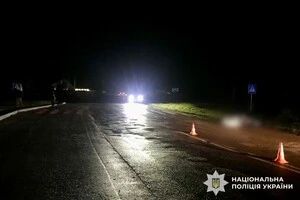 Водій Toyota Prado, не доїжджаючи до знаку населеного пункту «Логвин», здійснив зіткнення з велосипедистом та зник з місця події